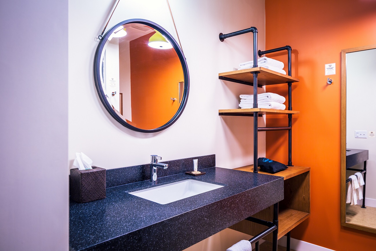 Rush-Creek-Lodge-Guest-Room-Bathroom-Kim-Carroll-1300