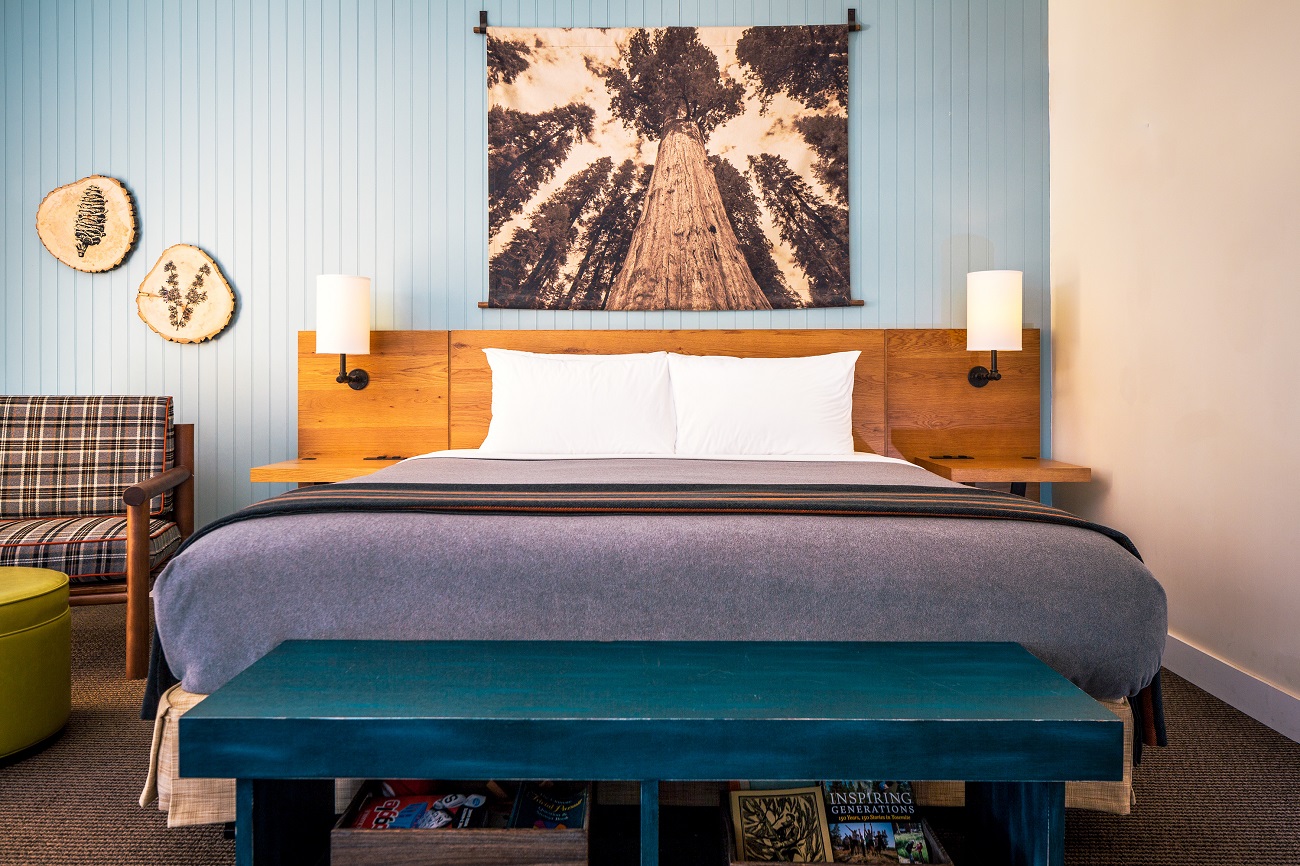 Rush-Creek-Lodge-King-Bed-Kim-Carroll-10-16_2-1300