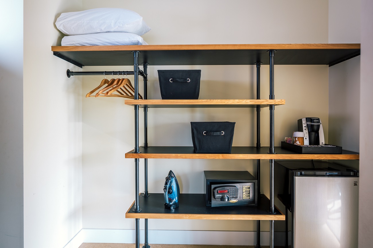 Rush-Creek-Lodge-Room-Closet-Area-Kim-Carroll-10-16_82-1300