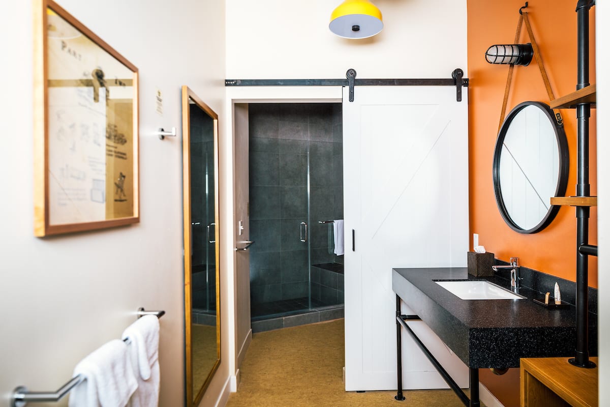 Rush-Creek-Lodge-Suite-Bathroom-Kim-Carroll-1